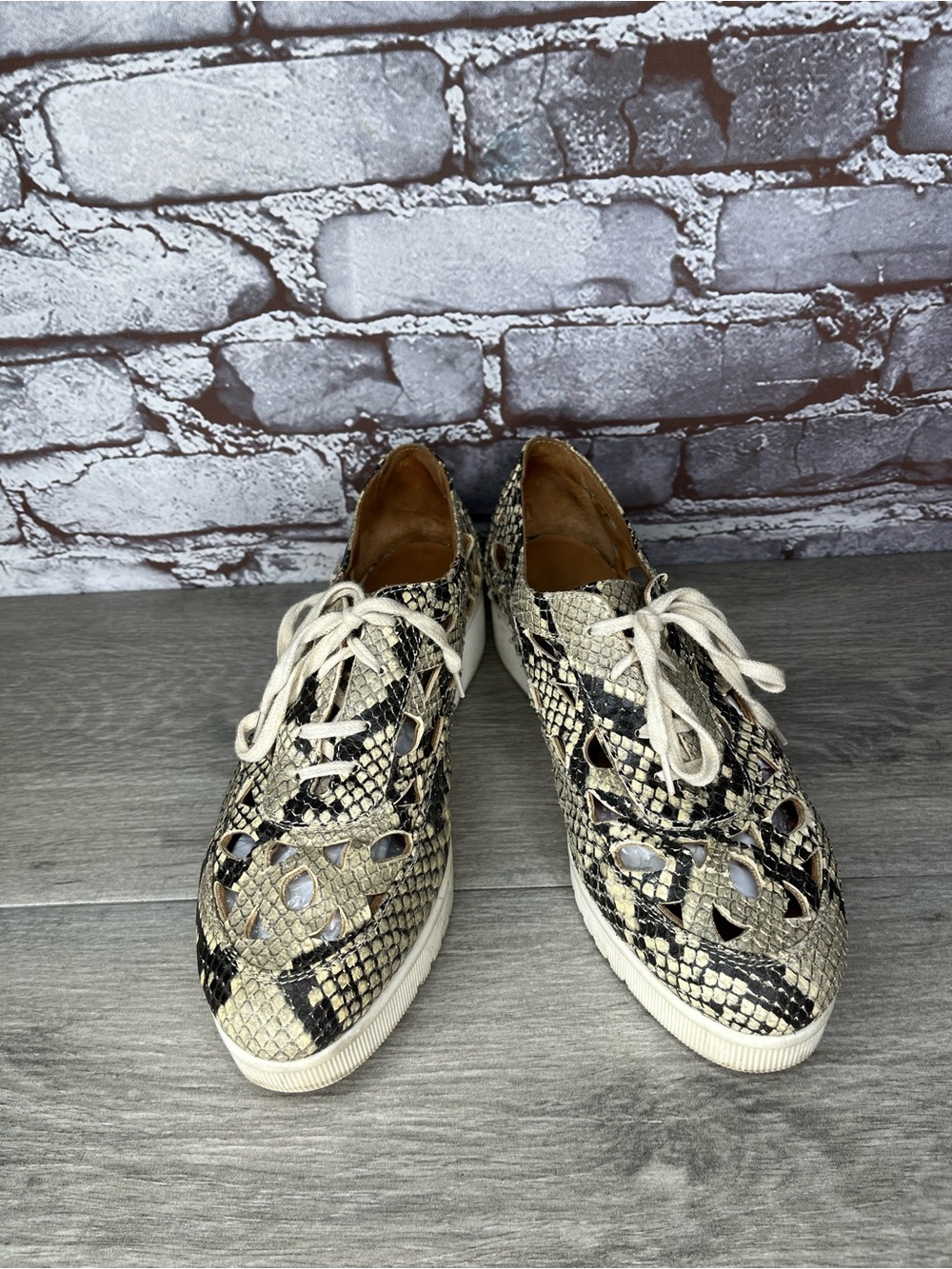 Aquatalia by Marvin K Abilene Cut Out Platform Sneakers Women’s Sz 7.5M US/38EU